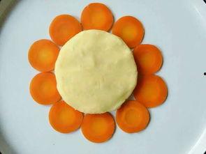 狮子吃哈密瓜,狮子大口品尝哈密瓜的趣味瞬间