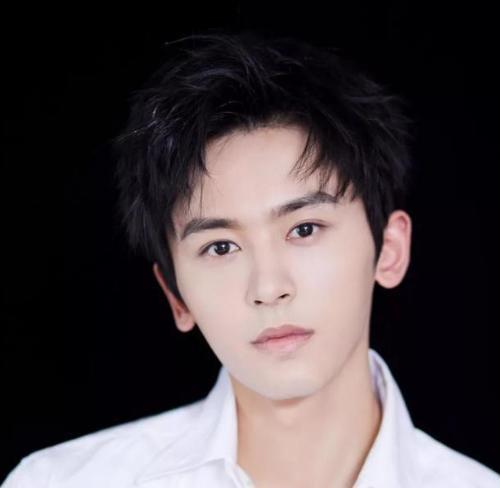 吃瓜张哲瀚,张哲瀚的瓜，你吃了没？